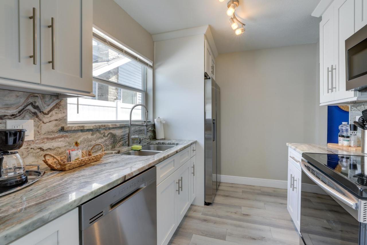 Coastal Sarasota Condo Minutes To Beach! 외부 사진
