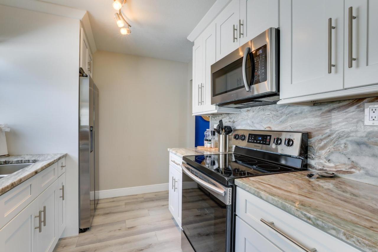 Coastal Sarasota Condo Minutes To Beach! 외부 사진